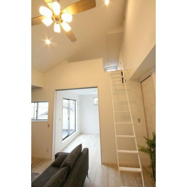 ロフトに続く階段