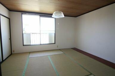 ２F８畳の和室です。こちらのお部屋からも海が見えます。 ※写真は前回募集時の物になります。