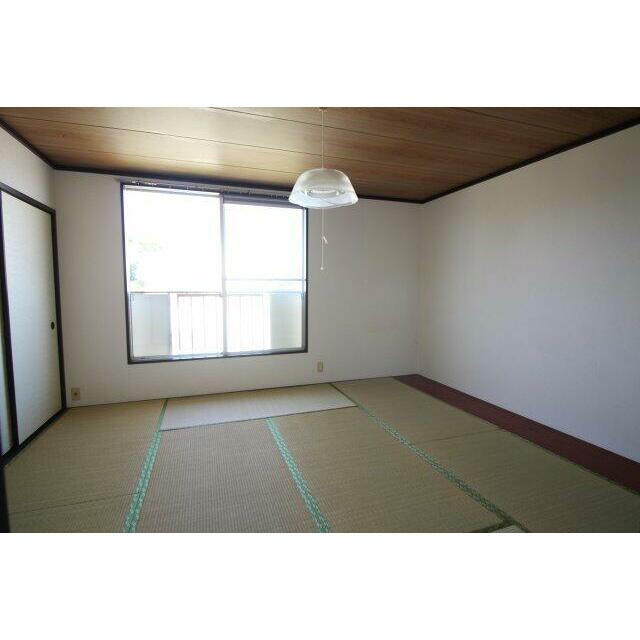 ２F８畳の和室です。こちらのお部屋からも海が見えます。 ※写真は前回募集時の物になります。