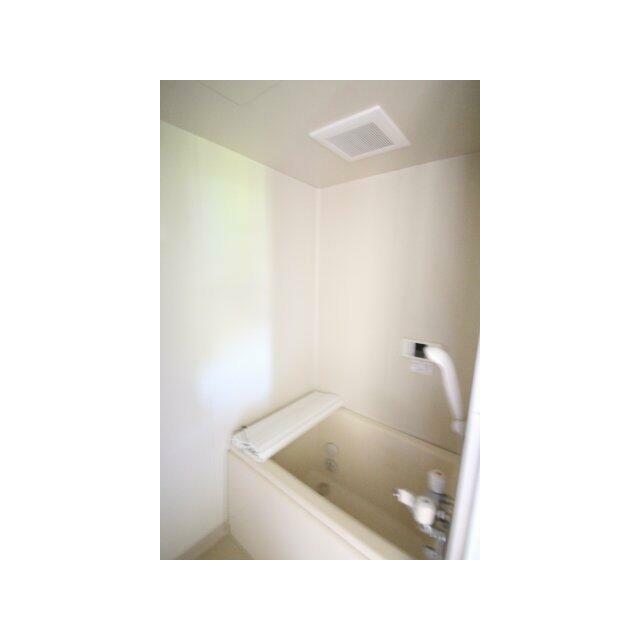 お風呂は追い炊き機能付きのお風呂です。 ※写真は前回募集時の物になります。