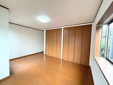 2階洋室約9帖　別角度から