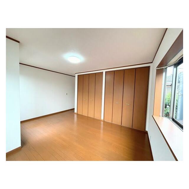 2階洋室約9帖　別角度から