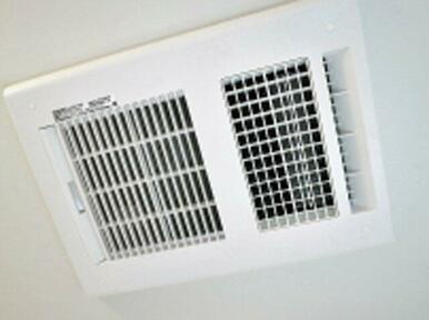 浴室の換気のほか、雨の日の洗濯乾燥にも便利な浴室換気暖房乾燥機あります。