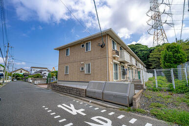 軽量鉄骨造２階建て