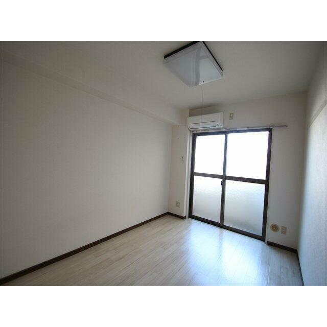 ※同建物ほかのお部屋の写真です。