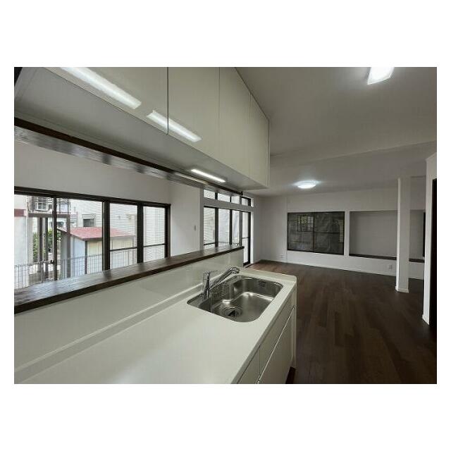 キッチンからリビング全体を見渡せます