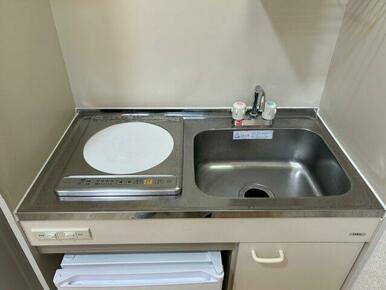 ※参考写真※ 同物件別室 コンパクトでお掃除もしやすいIHクッキングヒーター付のキッチンです