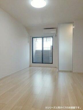 ゆったり過ごせる居間です