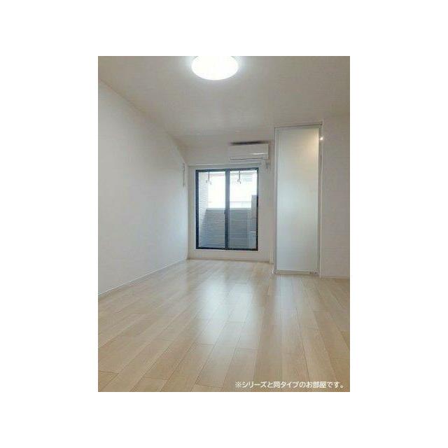 ゆったり過ごせる居間です