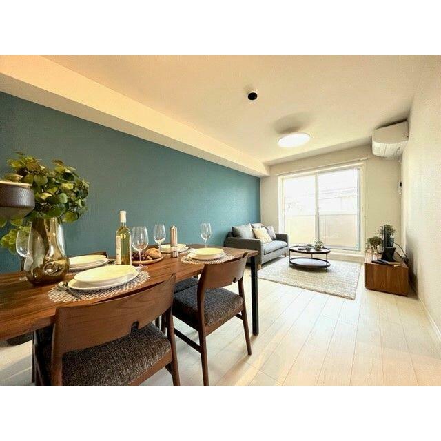 家具はイメージです。アクセントクロスで、オシャレなお部屋を演出してくれます。