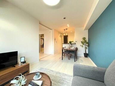 家具はイメージです。対面カウンターキッチンで家族との対話を楽しみながら料理ができます