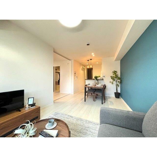 家具はイメージです。対面カウンターキッチンで家族との対話を楽しみながら料理ができます