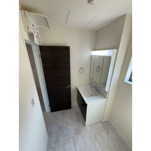 一日の始まりは洗面所から。さぁ顔を洗って気合を入れよう（1号棟）