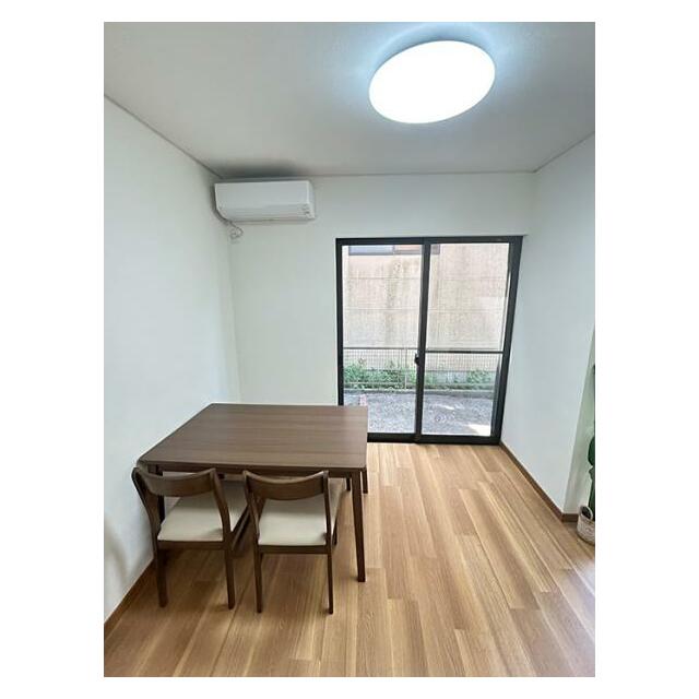 LDKにありますエアコン、ダイニングテーブルもそのままお引渡し致します。