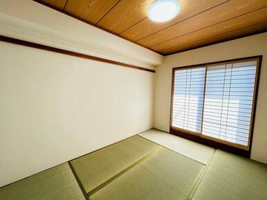「和室」約6帖のお部屋で、LDKから続き間になっております。