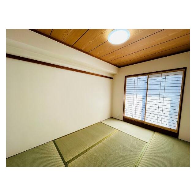 「和室」約6帖のお部屋で、LDKから続き間になっております。