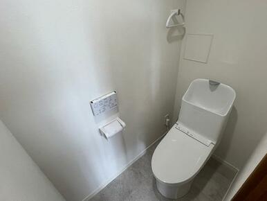 新品トイレはウォシュレット付きです