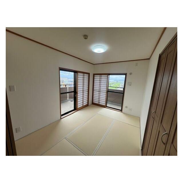 和室は2面のバルコニーに面しており眺望と日当たりが良好です