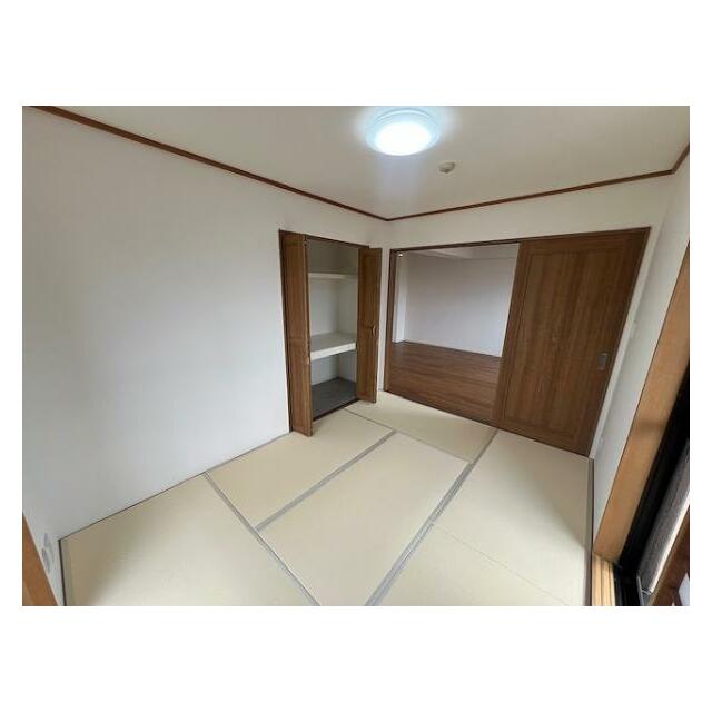 和室は畳の表替えとクロスの交換をおこないました