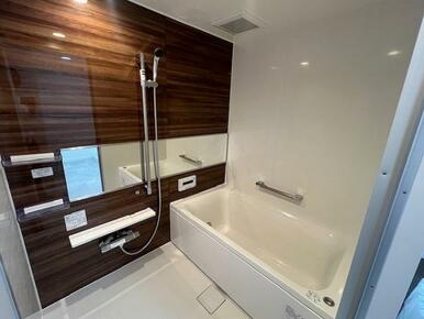 新品のユニットバス　清潔な浴室が一日の疲れを癒します