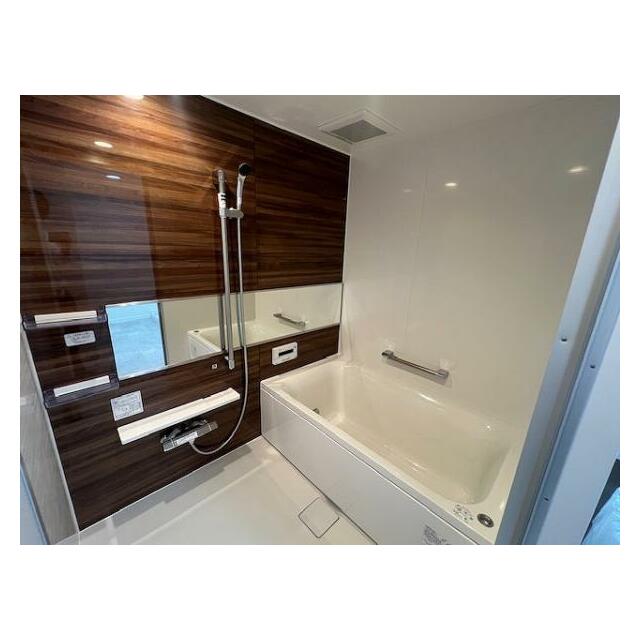 新品のユニットバス　清潔な浴室が一日の疲れを癒します