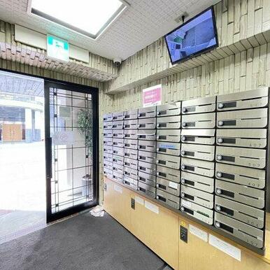 宅配ボックスも完備されています