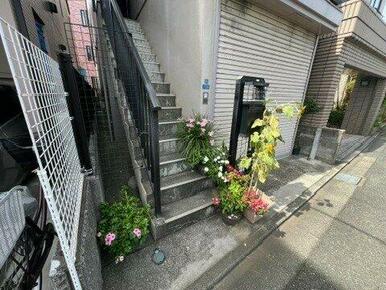 玄関下の階段です