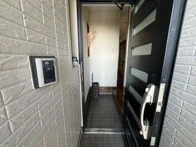 毎日通る玄関はこちらです