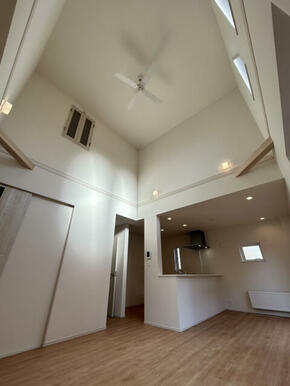 【1号棟】LDK（18.37J）