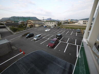 敷地内平面駐車場