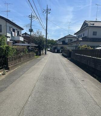 前面道路（東方向）