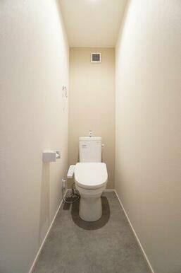 2階にもトイレ設置！朝の争奪戦も回避できます♪