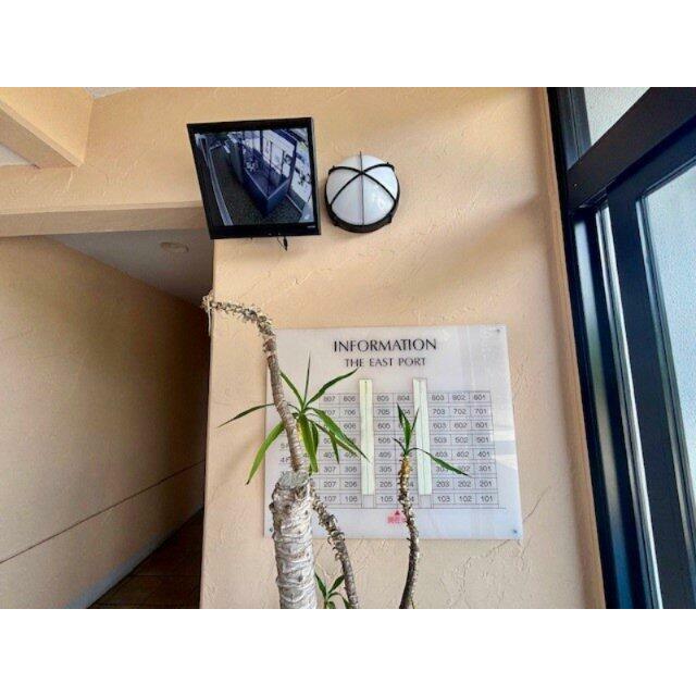 エントランスホールにも監視カメラ付きです。2025年6月撮影