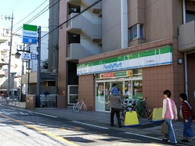 ファミリーマート二子大通り店