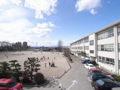 緑が丘小学校　217ｍ/徒歩3分、車1分