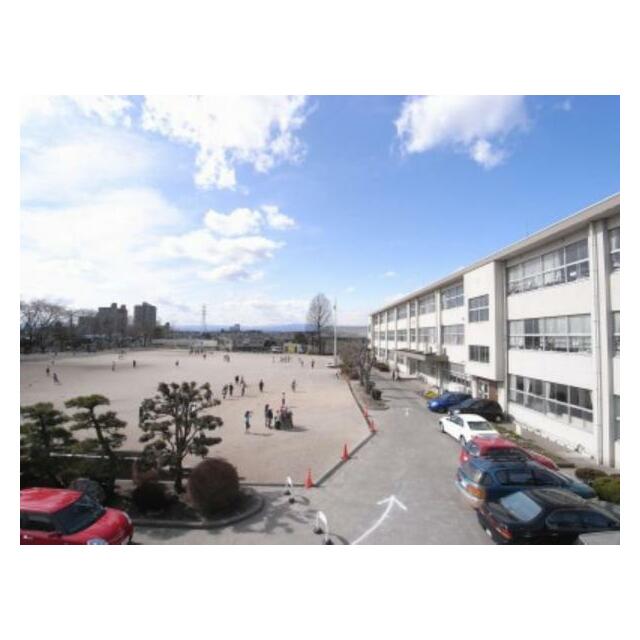 緑が丘小学校　217ｍ/徒歩3分、車1分