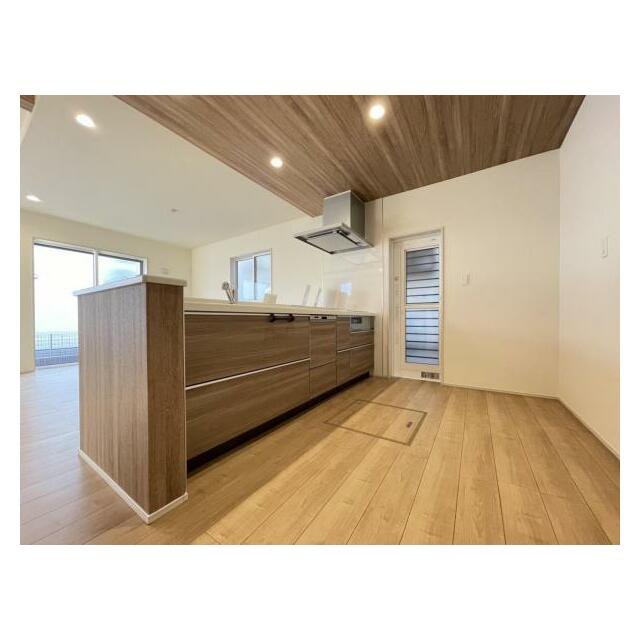 リビングの様子を見ながら家事ができるので小さなお子さまがいるご家庭も安心です＾＾