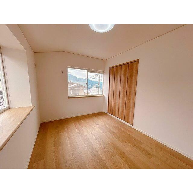 「南東側洋室」約６帖のお部屋です。