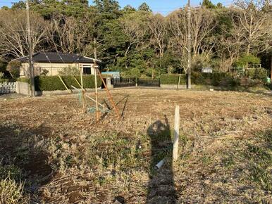 土地の目印、看板の骨組み