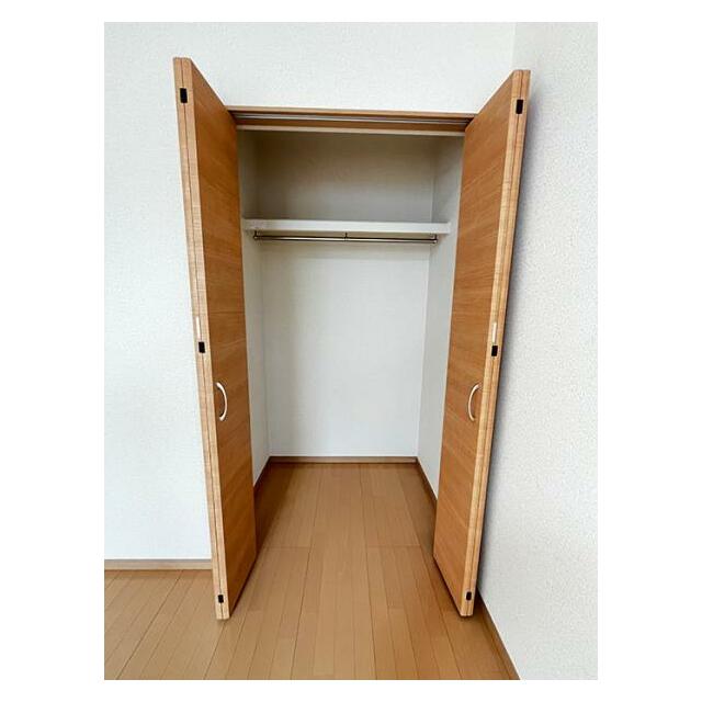 「洋室」2階洋室約7.5帖、クローゼット