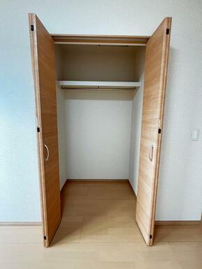 「洋室」2階東側洋室約6.2帖、クローゼット