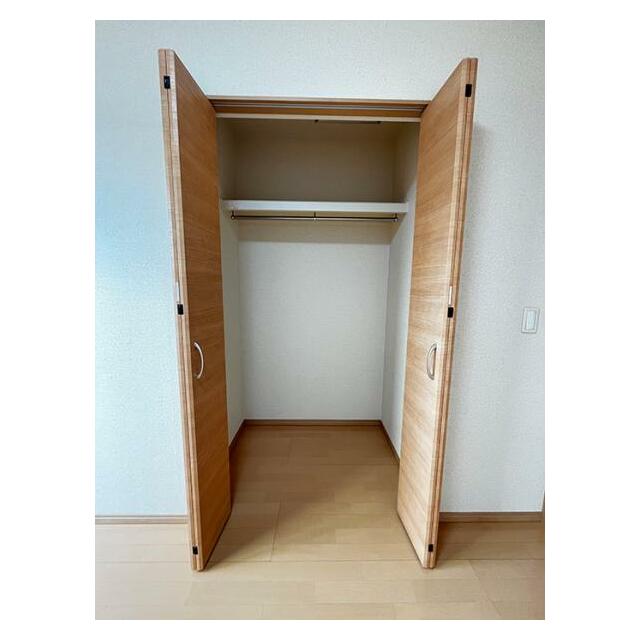 「洋室」2階東側洋室約6.2帖、クローゼット