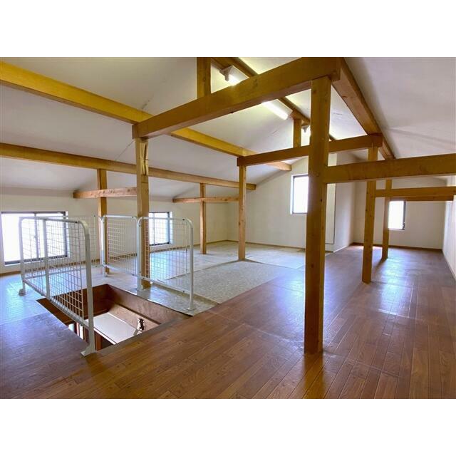 屋根裏収納