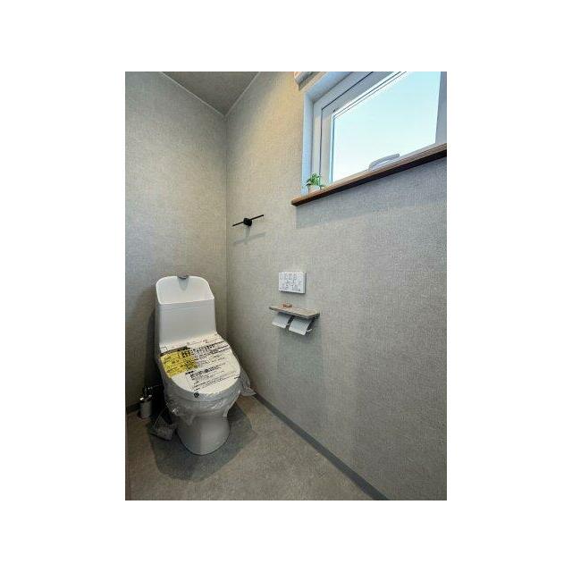 2階トイレも新品交換内装済み。