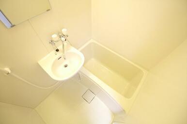 風呂・トイレはセパレートです。