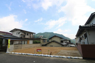 前面道路から見た宅地