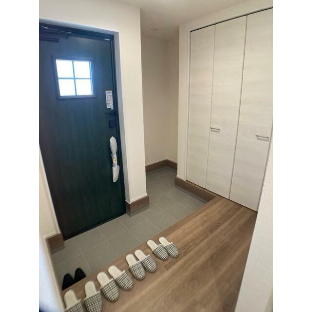 家族やゲストの笑顔が浮かんできそうな玄関（2号棟）