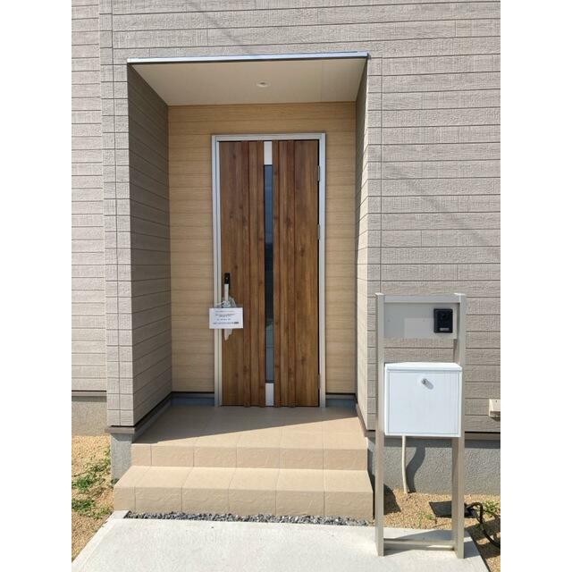 開ければ広がる、閉じれば落ち着く玄関（3号棟）