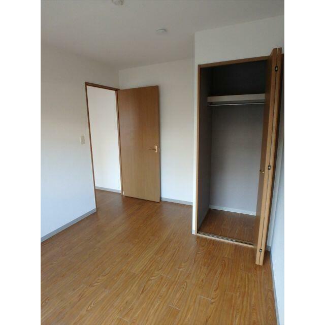 洋室６帖・収納スペース有り