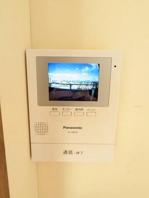 ★★モニター付きインターホンで室内にいながら来客対応が出来ます♪★★